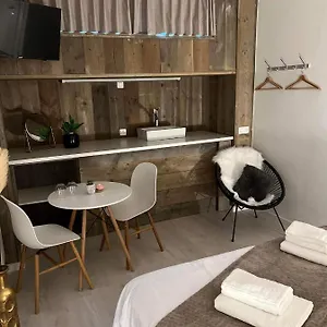 ruime-luxe-kamer-in-centrum-brugge-met-badkamer.bruges-hotels.info/